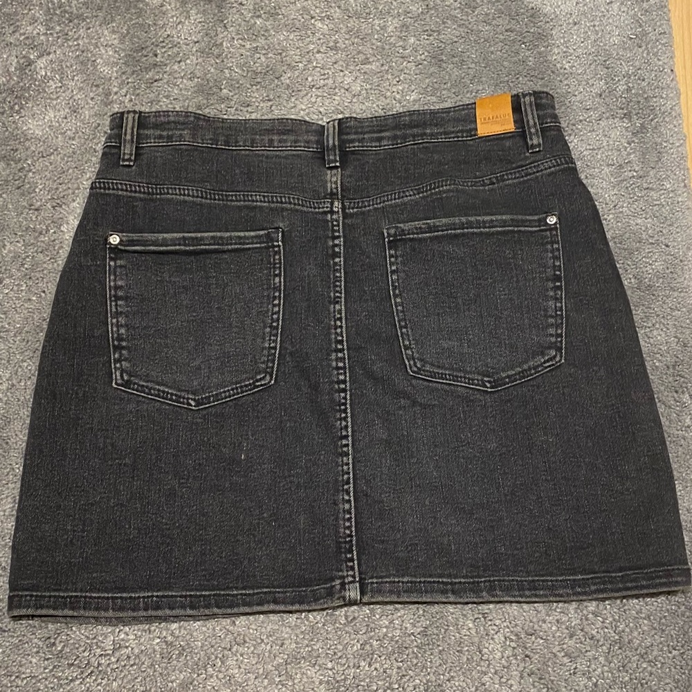 Mini skirt - Picture 2 of 3